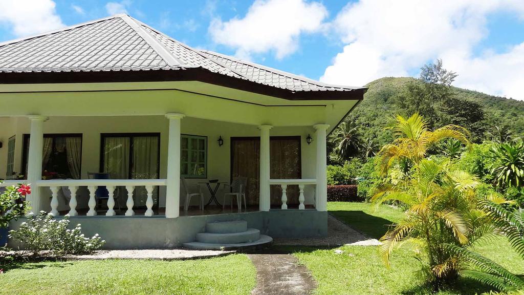 Skyblue Guesthouse - Self Catering Baie Sainte Anne Bagian luar foto