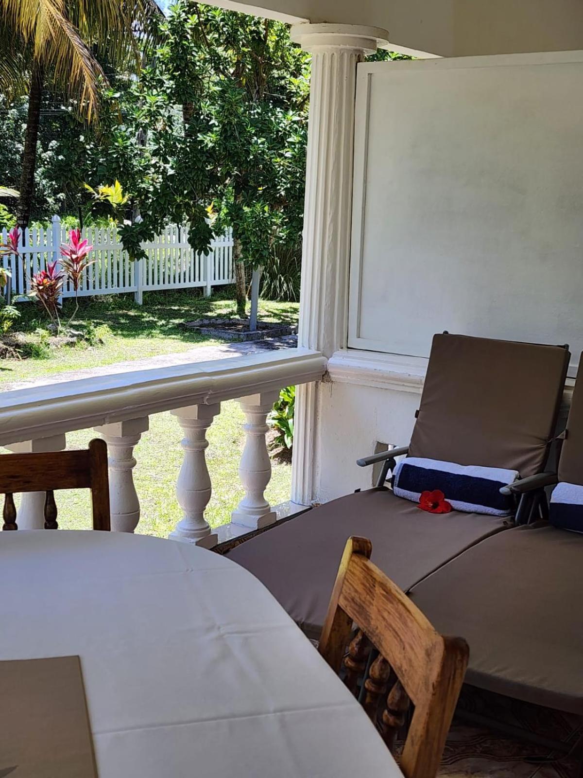 Skyblue Guesthouse - Self Catering Baie Sainte Anne Bagian luar foto